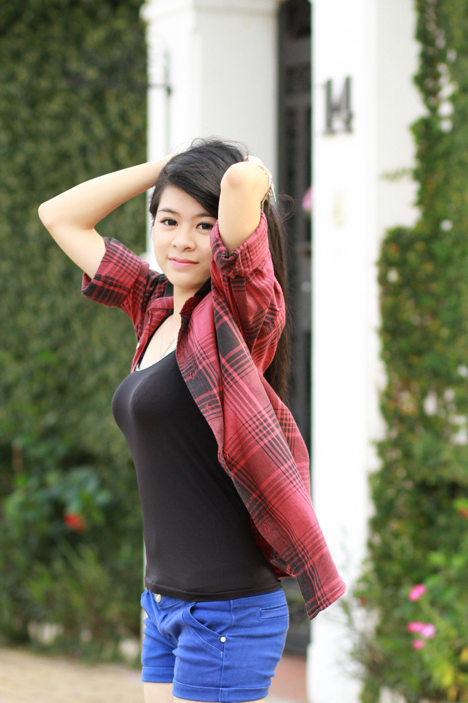 女同学喂我乳我掀她裙子小说